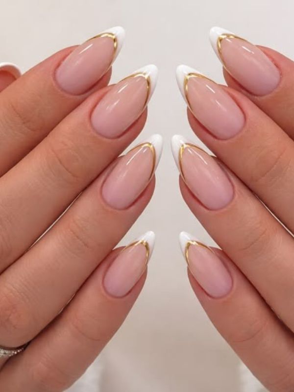 Almond-Nail-designs-With-Delicate-Gold-Details