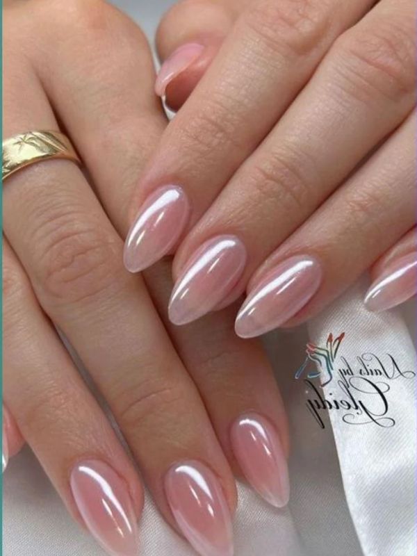 Almond-Nail-designs-With-a-Chrome-Finish